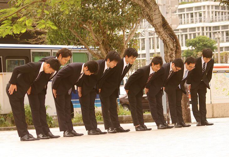 How to bow in Japanese