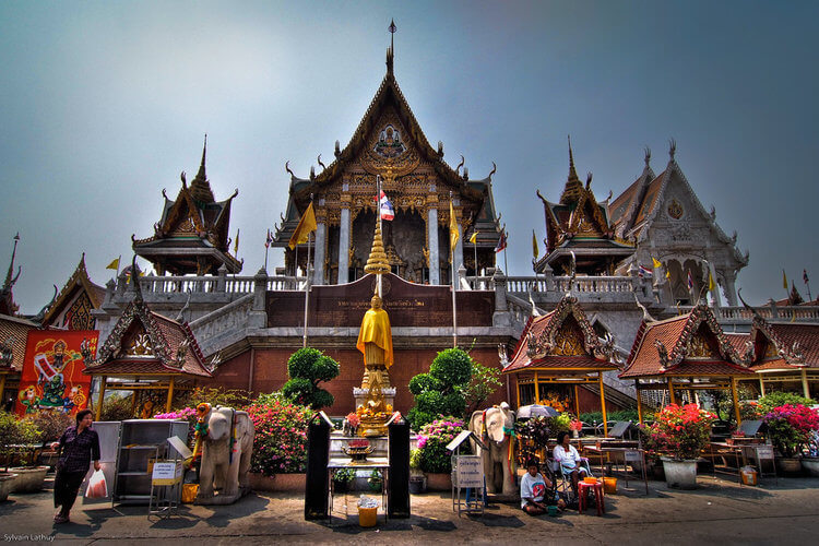 best-areas-to-stay-in-bangkok-wat-hualamphong Silom: the best area to stay in Bangkok for backpackers