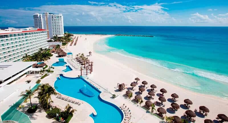 Best Hotels In Cancun For Partying: Krystal Cancun