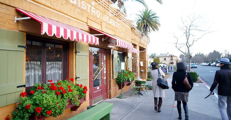 Yountville, heart of the Napa Valley with Michelin restaurants