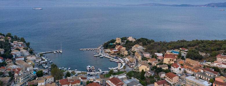 Kassiopi, a main resort where to stay in Corfu for couples