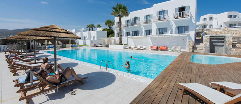 Parasporos Beach, where to stay in Paros for young people