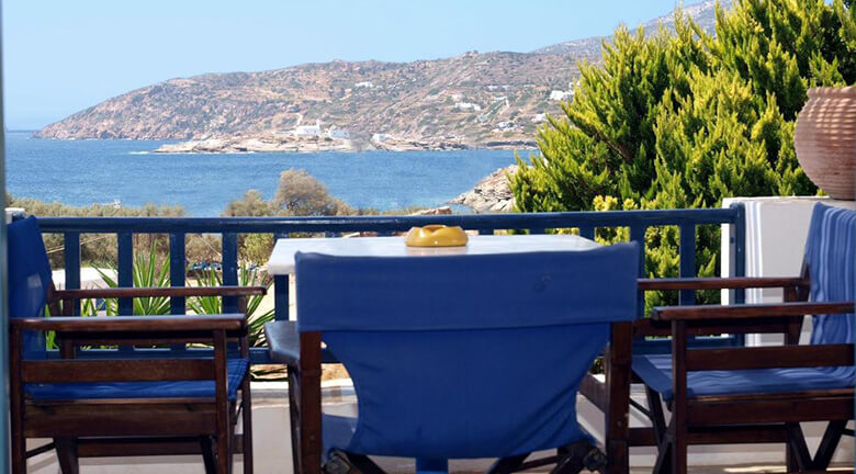 Faros, where to stay in Sifnos for local vibe