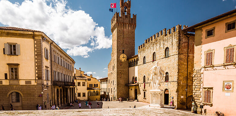 Arezzo, small gem of Tuscany, for a local experience