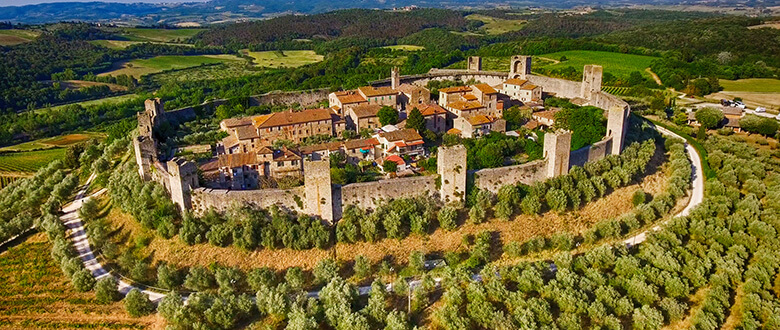  Monteriggioni, medieval walled village 20 km from Siena